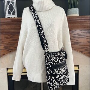 Thirty-One‎ Black White Floral Crossbody Purse